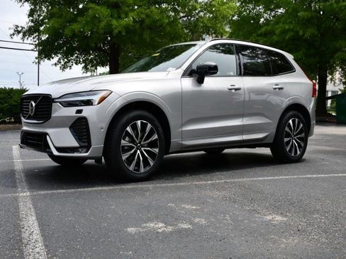 Certified 2025 Volvo XC60 B5 Plus AWD/4WD image 3