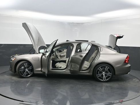 Used 2021 Volvo S60 T8 Inscription w/ Climate Package image 37