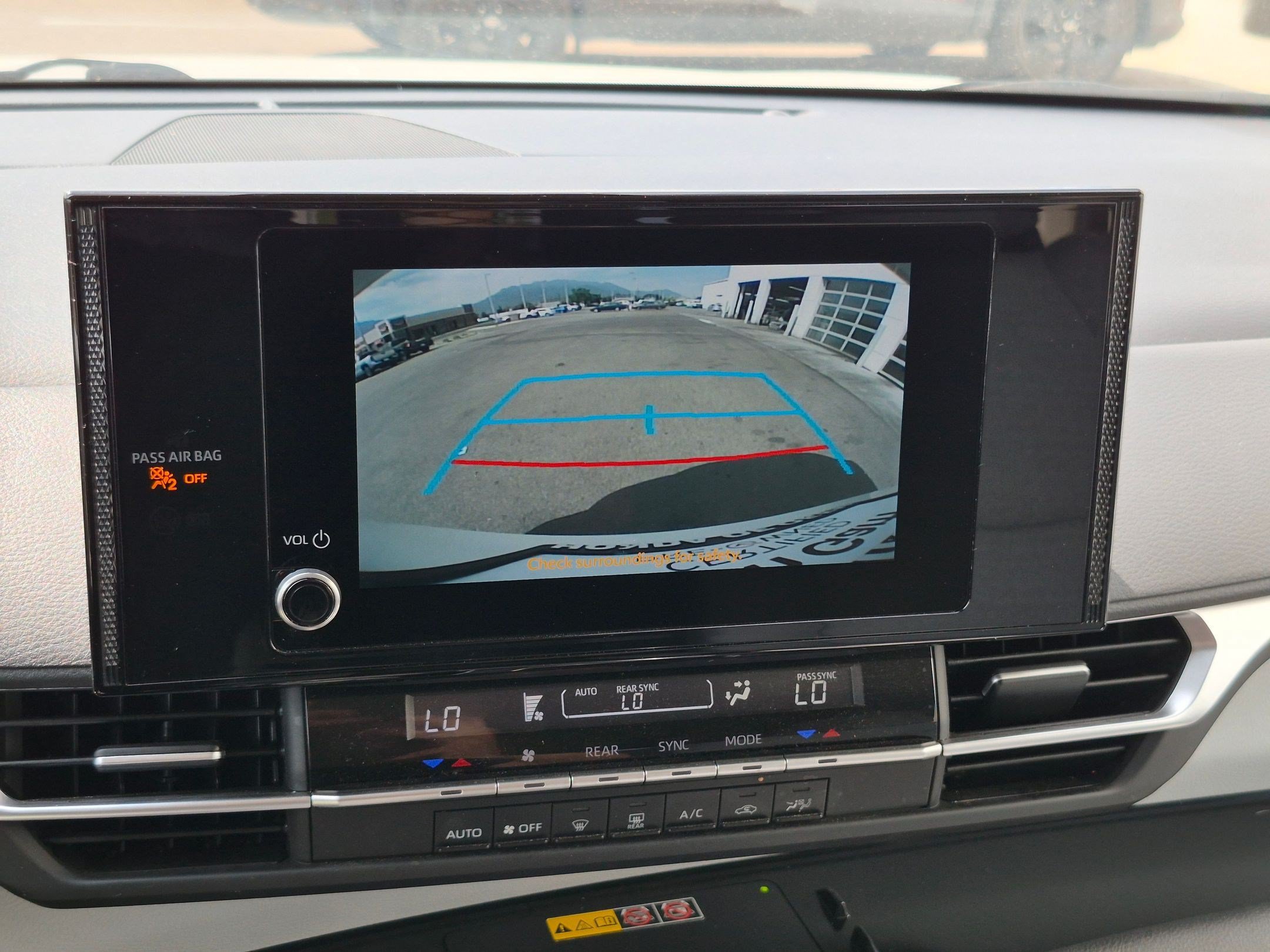 Used 2025 Toyota Sienna LE FWD image 26