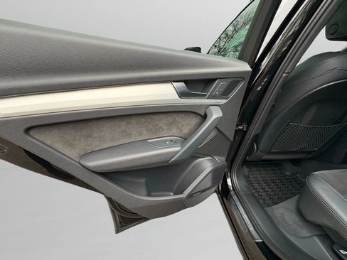 Used 2018 Audi SQ5 Premium Plus w/ Navigation Package image 25