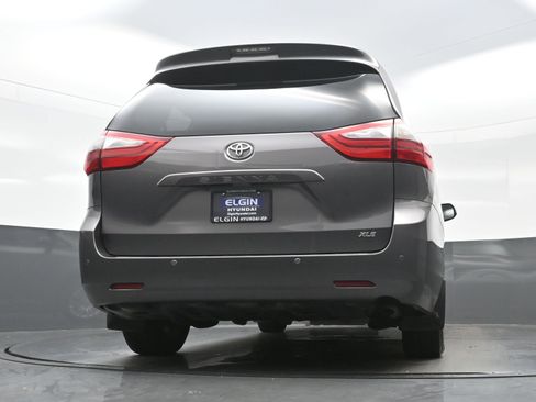 Used 2017 Toyota Sienna Limited Premium image 31