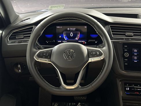 Used 2022 Volkswagen Tiguan SE image 16