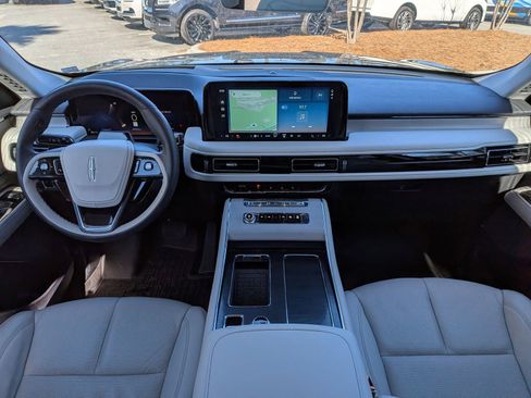 Certified 2025 Lincoln Aviator Reserve image 16