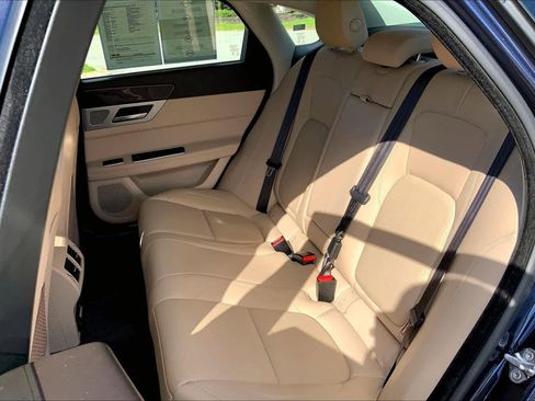 Used 2018 Jaguar XF Prestige AWD/4WD image 21