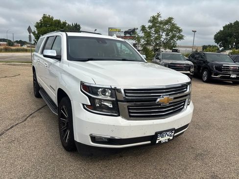 Used 2018 Chevrolet Suburban Premier AWD/4WD image 3