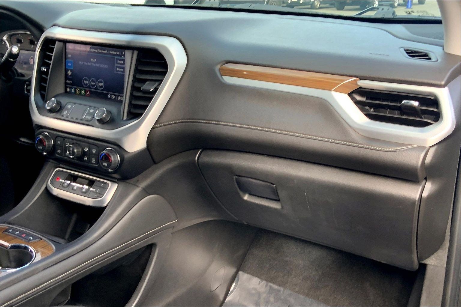 Used 2021 GMC Acadia SLE AWD/4WD image 17