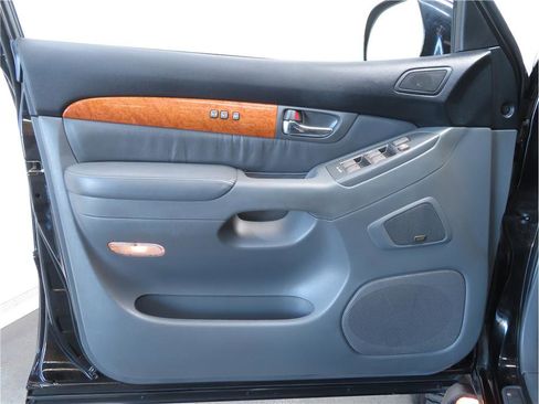 Used 2004 Lexus GX 470 image 8