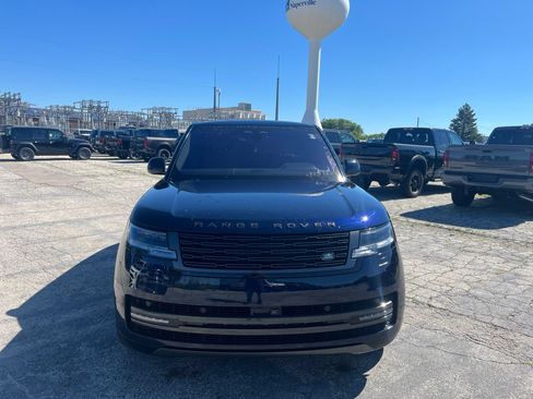 Used 2023 Land Rover Range Rover SE AWD/4WD image 2