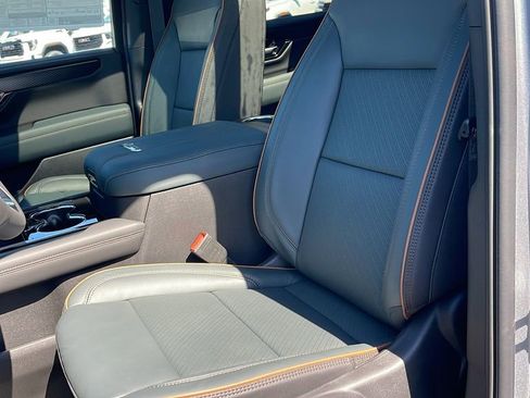 New 2026 GMC Yukon XL AT4 AWD/4WD image 13