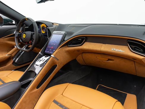 Used 2025 Ferrari Roma Spider RWD image 33