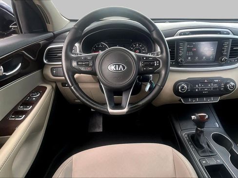Used 2017 Kia Sorento FWD w/ LX Convenience Package image 6
