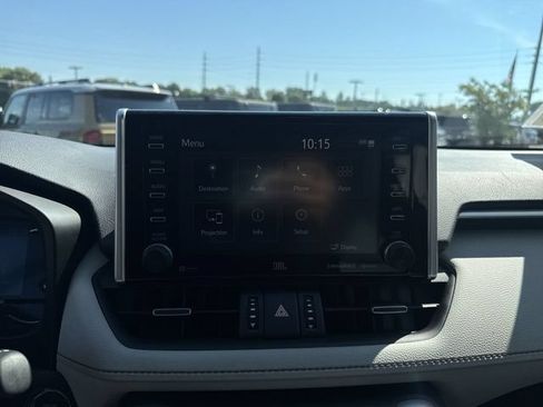 Used 2020 Toyota RAV4 Limited FWD image 17