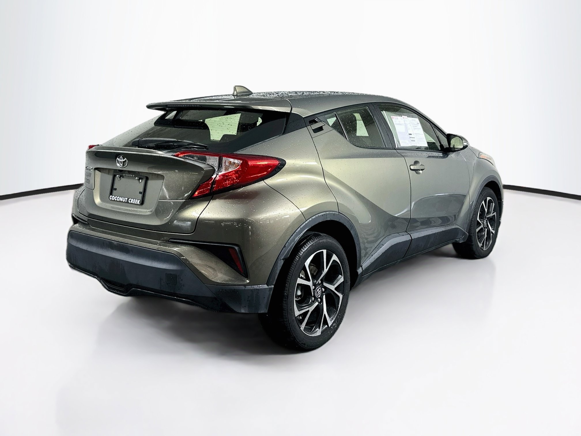 Used 2021 Toyota C-HR XLE FWD image 3