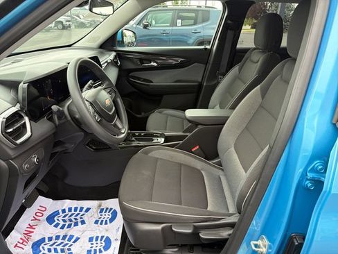 Used 2025 Chevrolet TrailBlazer LT AWD/4WD image 9