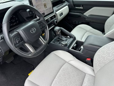 Used 2024 Toyota Tacoma Limited w/ Limited Package (LT) AWD/4WD image 10