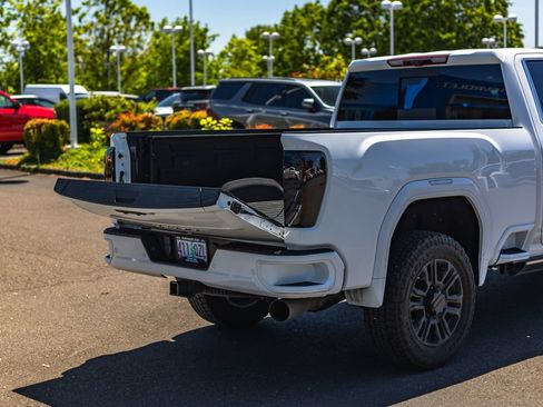 Used 2023 GMC Sierra 3500 Denali w/ Denali Ultimate Package AWD/4WD image 9