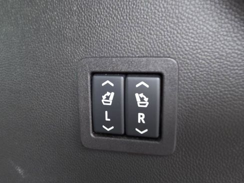 Used 2024 Buick Enclave Premium image 21