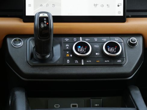 Certified 2023 Land Rover Defender 110 V8 AWD/4WD image 18
