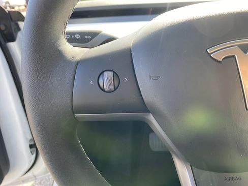 Used 2023 Tesla Model Y Long Range image 33