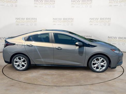 Used 2017 Chevrolet Volt Premier w/ Driver Confidence II Package FWD image 6