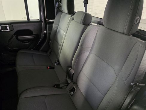 Used 2021 Jeep Gladiator Sport image 15