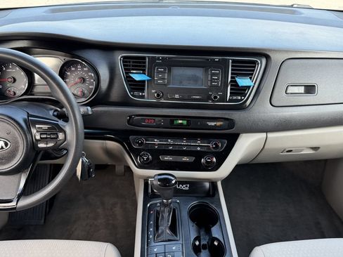 Used 2016 Kia Sedona LX w/ LX Convenience Package FWD image 14