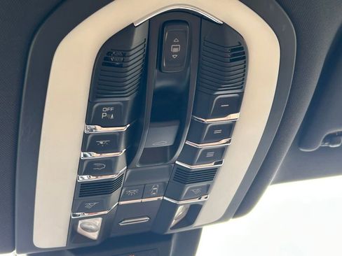 Used 2021 Porsche Macan AWD/4WD image 17