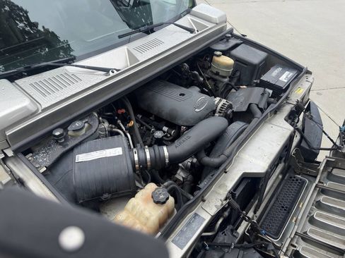 Used 2004 HUMMER H2 Base 4WD 4dr SUV image 30