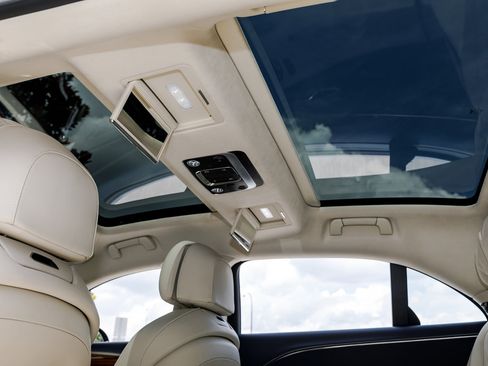 Certified 2024 Bentley Flying Spur V8 image 39