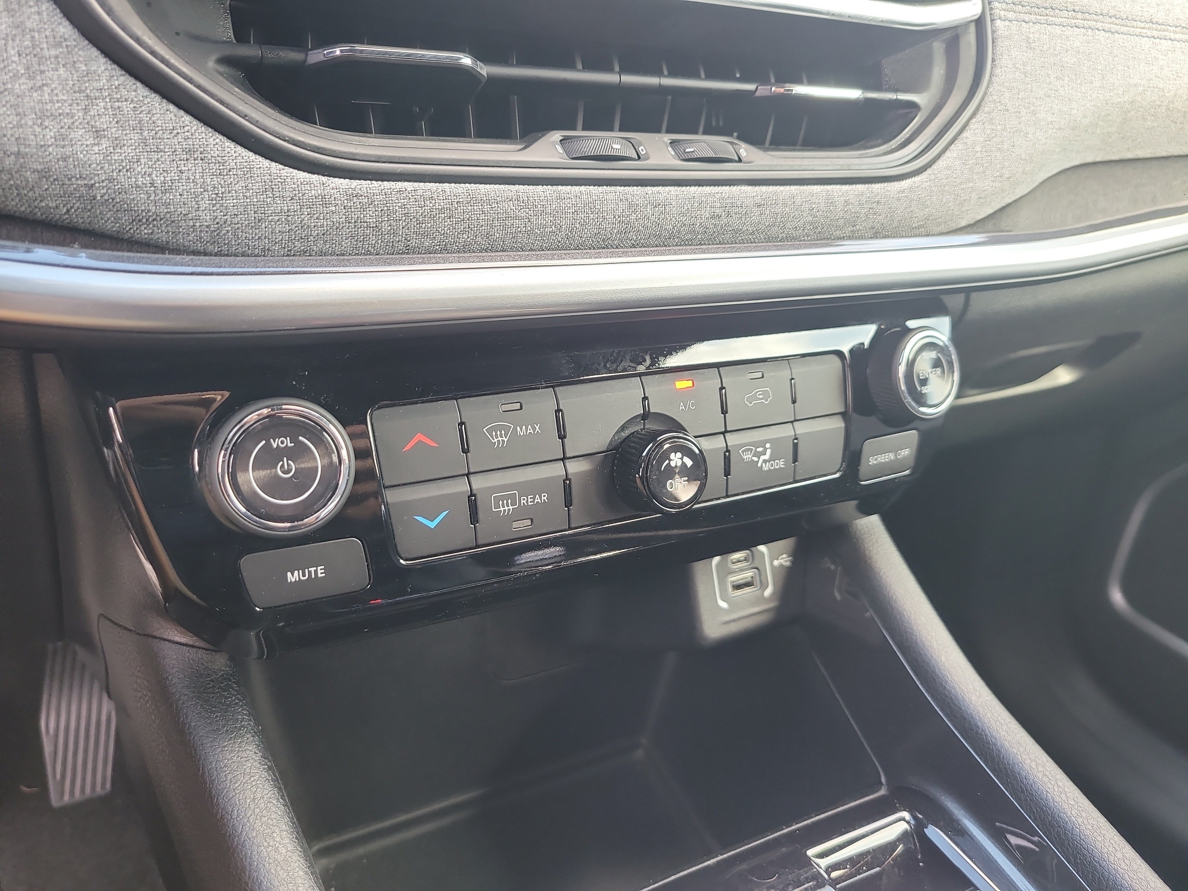 Used 2023 Jeep Compass Latitude AWD/4WD image 23