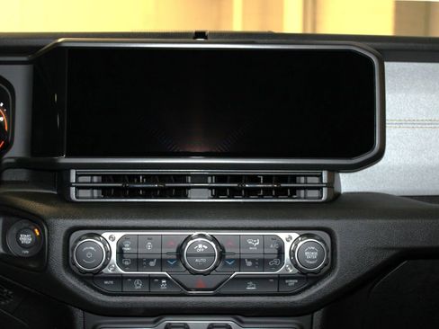 New 2026 Jeep Gladiator Sport image 13