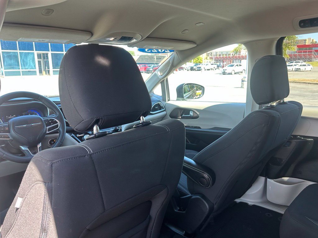 Used 2023 Chrysler Voyager LX FWD image 32
