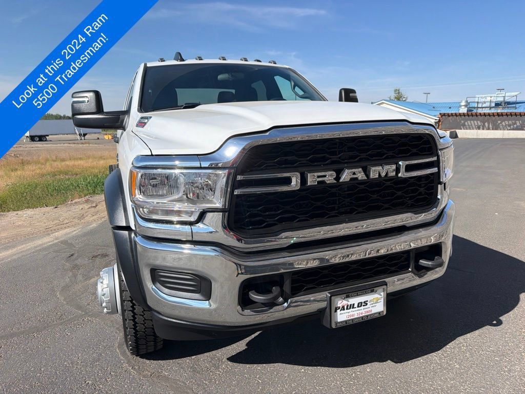 Used 2024 RAM 5500 Tradesman w/ Chrome Appearance Group AWD/4WD image 3