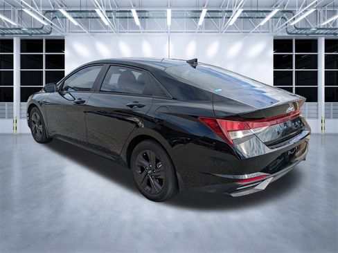 Used 2022 Hyundai Elantra SEL image 7