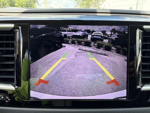 Used 2018 Chrysler Pacifica Touring-L w/ Tire & Wheel Group FWD image 29