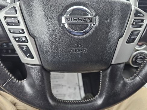 Used 2019 Nissan Titan PRO-4X image 11