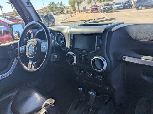 Used 2015 Jeep Wrangler Unlimited Rubicon w/ Connectivity Group image 6