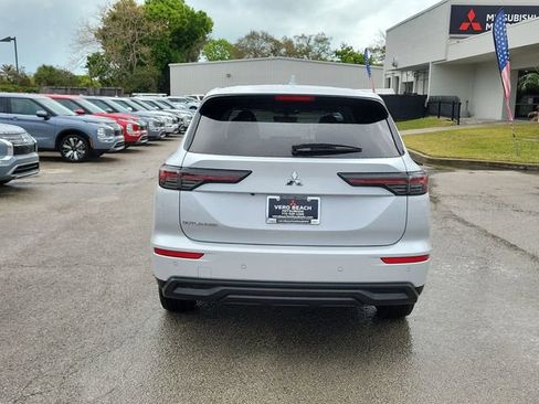 New 2026 Mitsubishi Outlander ES FWD image 5