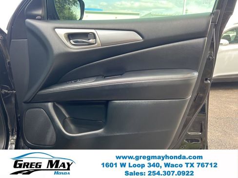 Used 2019 Nissan Pathfinder SL AWD/4WD image 11