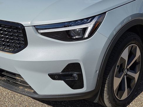 New 2026 Volvo XC40 B5 Plus w/ Protection Package Premier image 9