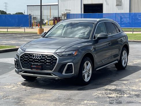 Used 2022 Audi Q5 e Premium w/ Convenience Package AWD/4WD image 3