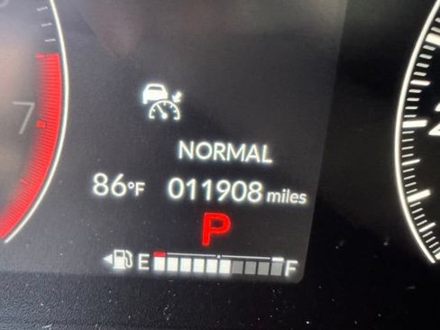 Used 2025 Honda Pilot Touring image 5