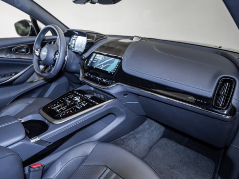 Used 2025 Aston Martin DBX 707 image 21