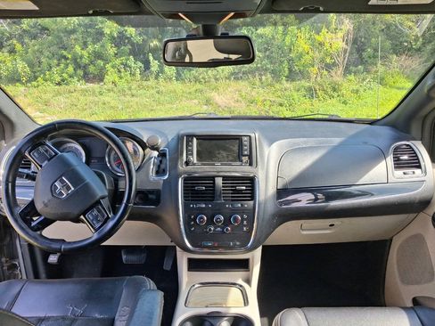 Used 2018 Dodge Grand Caravan SXT FWD image 11