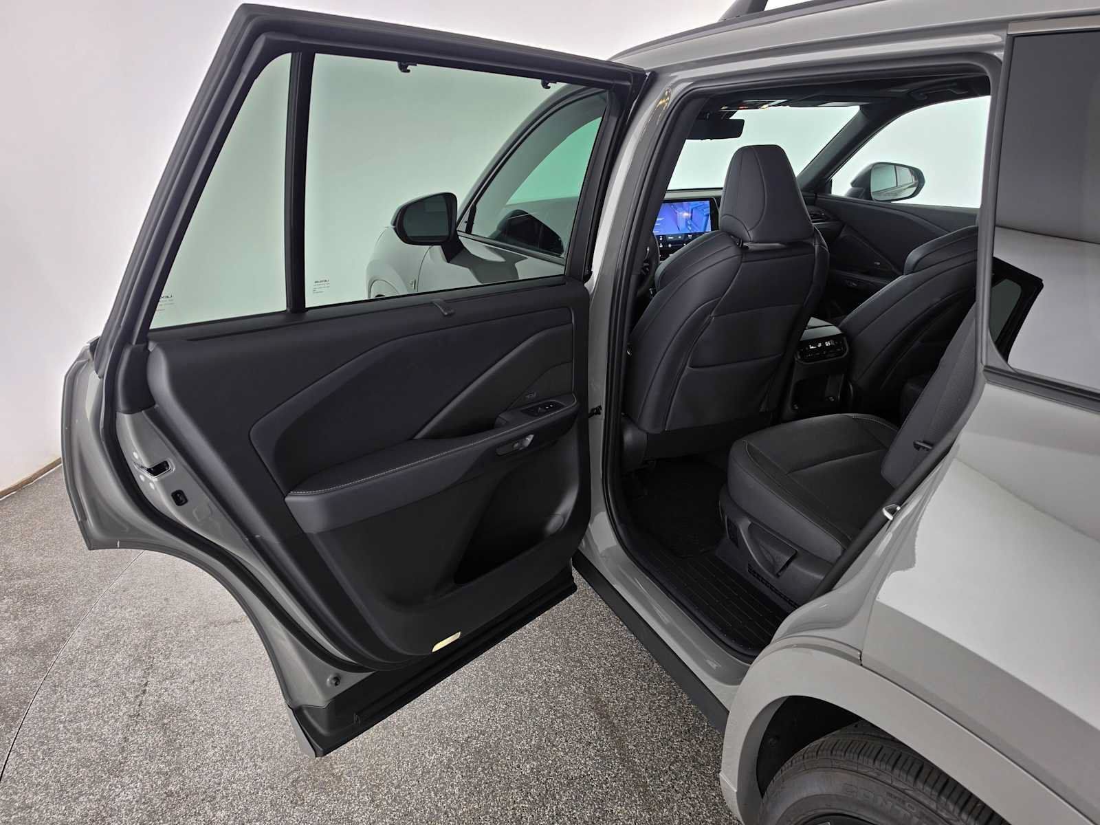 Used 2026 Lexus TX 500h AWD w/ Technology Package image 17