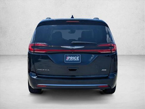 Used 2022 Chrysler Pacifica Touring-L AWD/4WD image 6
