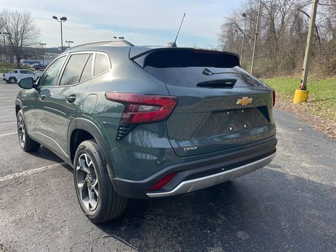 Certified 2025 Chevrolet Trax LT w/ LT Convenience Package image 5