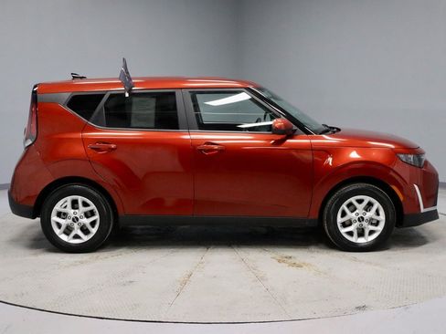 Used 2023 Kia Soul LX w/ LX Technology Package image 13