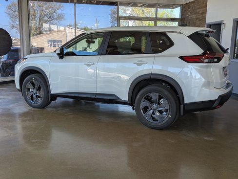 New 2026 Nissan Rogue SV w/ Cold Weather Package AWD/4WD image 4