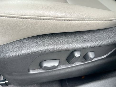 Used 2023 Cadillac XT4 Luxury image 16